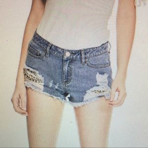Guess Kamaye Cheetah Shorts